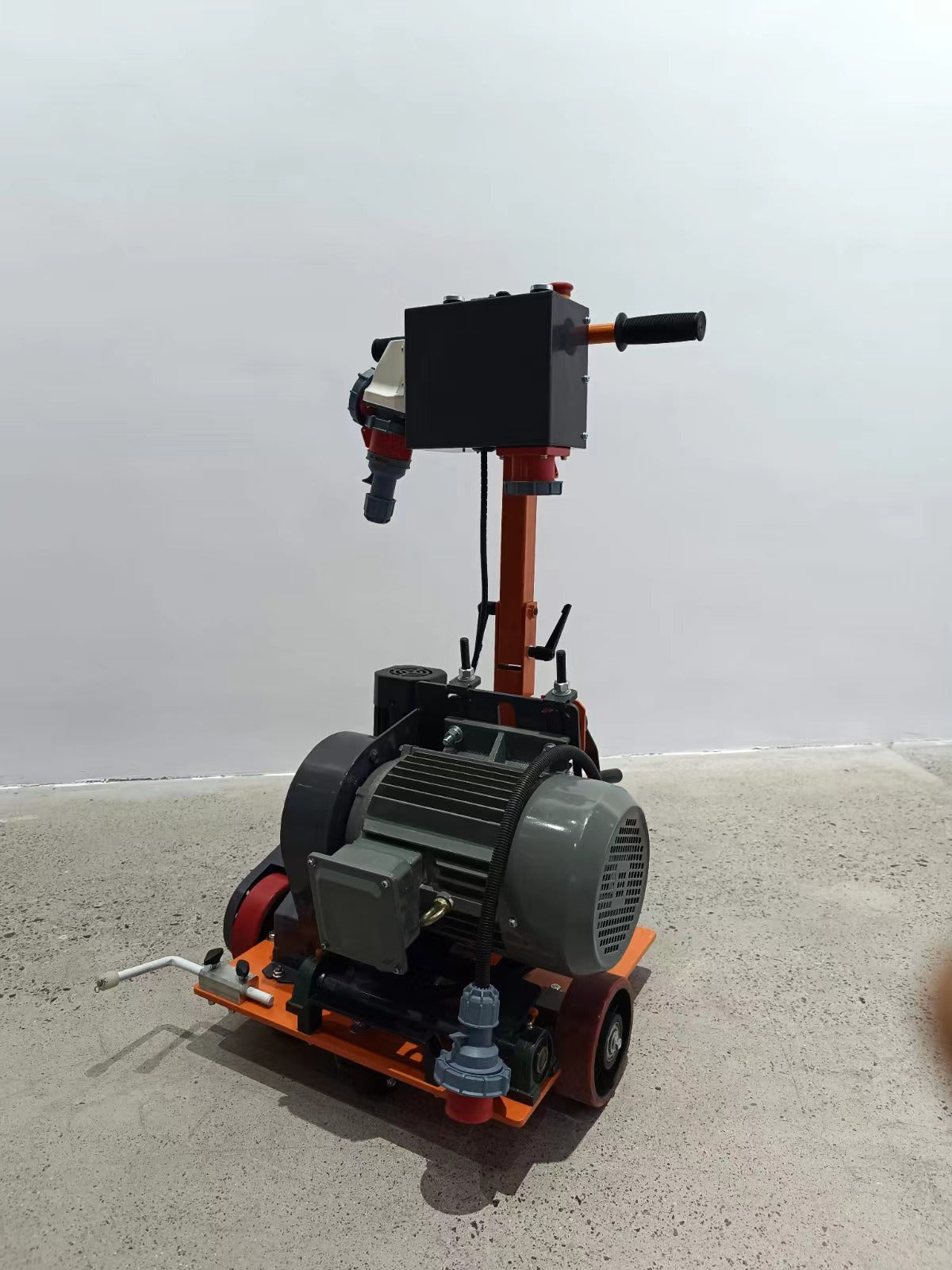 Self-proprlled milling machine 400V with vacuum cleaner